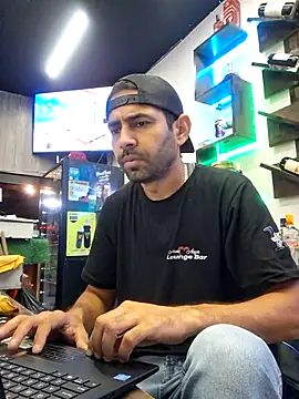 Snapshot of Alsaud1106 chatting on 02/21/25, 09:43 Alsaud1106 online show from 02/21/25, 09:43