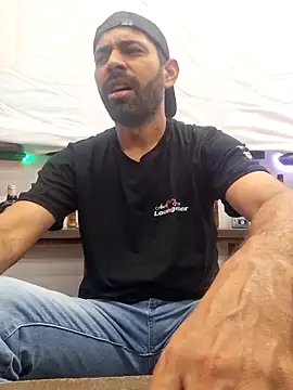 Snapshot of Alsaud1106 chatting on 03/20/25, 09:02 Alsaud1106 online show from 03/20/25, 09:02