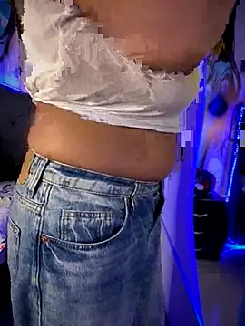 Im Little online show from 09/24/25, 04:05