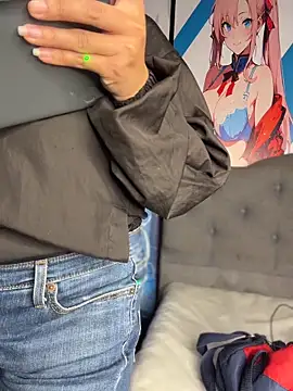 Im Little online show from 05/25/26, 02:39