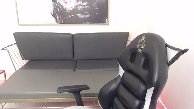 Shenna brunette  online show from 12/15/24, 04:37