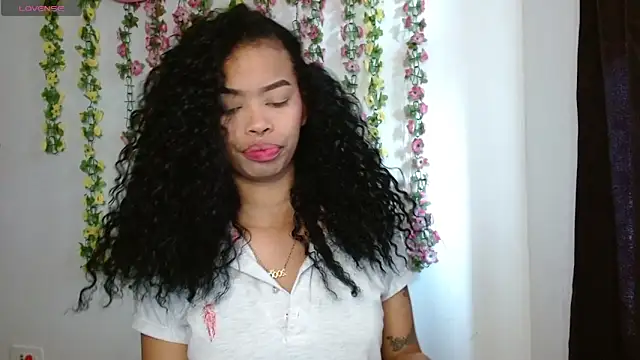 Shenna brunette  online show from 12/14/25, 03:06