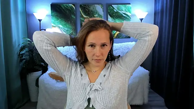 Snapshot of MichelleOrtis chatting on 09/29/25, 01:16 MichelleOrtis online show from 09/29/25, 01:16