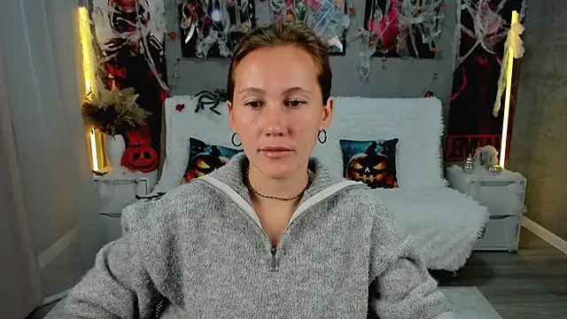 Snapshot of MichelleOrtis chatting on 10/29/25, 12:29 MichelleOrtis online show from 10/29/25, 12:29