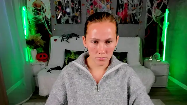 Snapshot of MichelleOrtis chatting on 10/31/25, 12:39 MichelleOrtis online show from 10/31/25, 12:39