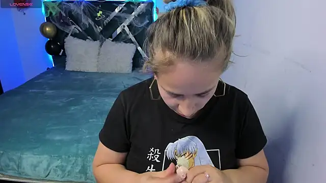 Snapshot of Dana_martinezz chatting on 10/22/25, 12:00 Dana martinezz online show from 10/22/25, 12:00