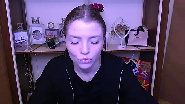 MissOliviaa  online show from 12/24/24, 07:49