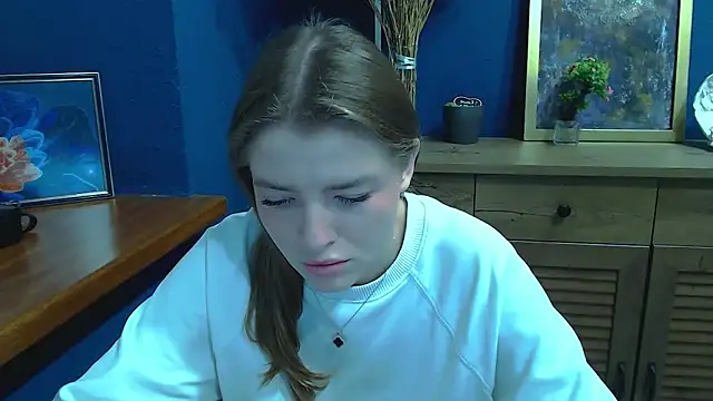 MissOliviaa  online show from 12/05/25, 07:50