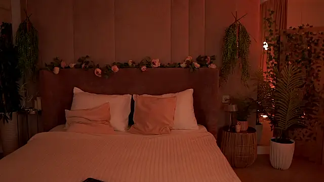 Snapshot of Smiley_Mia chatting on 09/18/25, 05:09 Smiley Mia online show from 09/18/25, 05:09