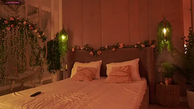 Snapshot of Smiley_Mia chatting on 09/23/25, 05:10 Smiley Mia online show from 09/23/25, 05:10