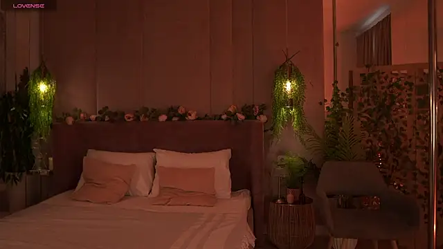 Snapshot of Smiley_Mia chatting on 09/24/25, 05:11 Smiley Mia online show from 09/24/25, 05:11