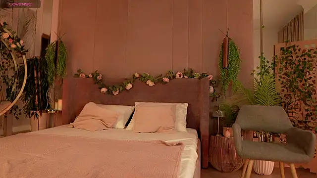 Snapshot of Smiley_Mia chatting on 10/16/25, 05:19 Smiley Mia online show from 10/16/25, 05:19