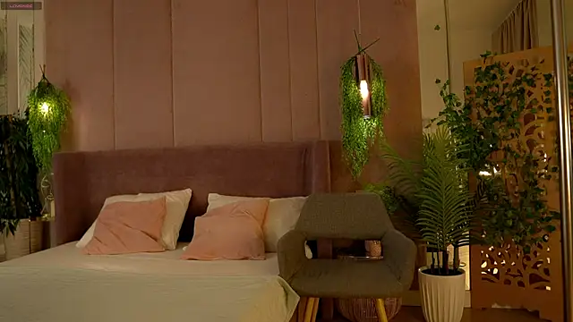 Snapshot of Smiley_Mia chatting on 11/08/25, 05:07 Smiley Mia online show from 11/08/25, 05:07