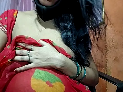 Snapshot of poojaxxx65 chatting on 09/17/25, 11:28 poojaxxx65 online show from 09/17/25, 11:28