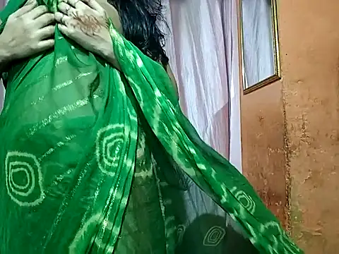 Snapshot of poojaxxx65 chatting on 10/13/25, 10:54 poojaxxx65 online show from 10/13/25, 10:54