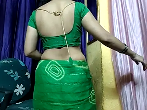 poojaxxx65 online show from 03/18/26, 11:19