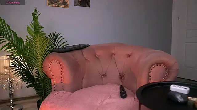 Snapshot of SerenaGrantt chatting on 10/25/25, 06:24 SerenaGrantt online show from 10/25/25, 06:24