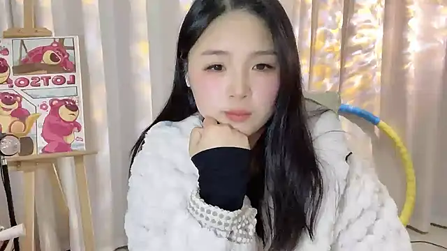 Snapshot of SU__SU chatting on 12/16/25, 02:11 SU SU online show from 12/16/25, 02:11