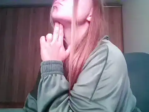 Snapshot of Evasapples chatting on 09/12/25, 11:10 Evasapples online show from 09/12/25, 11:10