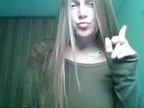 Snapshot of Evasapples chatting on 09/14/25, 12:15 Evasapples online show from 09/14/25, 12:15