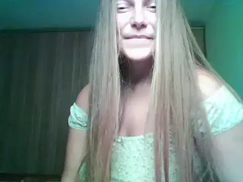 Snapshot of Evasapples chatting on 09/15/25, 03:23 Evasapples online show from 09/15/25, 03:23