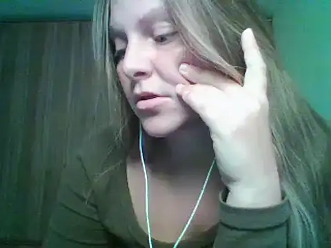 Snapshot of Evasapples chatting on 09/20/25, 03:35 Evasapples online show from 09/20/25, 03:35