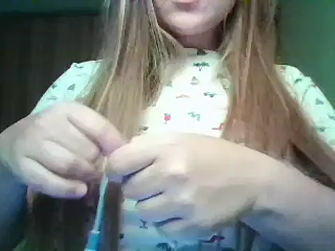 Snapshot of Evasapples chatting on 10/18/25, 09:37 Evasapples online show from 10/18/25, 09:37