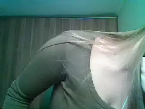 Snapshot of Evasapples chatting on 10/25/25, 06:02 Evasapples online show from 10/25/25, 06:02