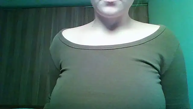 Snapshot of Evasapples chatting on 11/23/25, 05:13 Evasapples online show from 11/23/25, 05:13