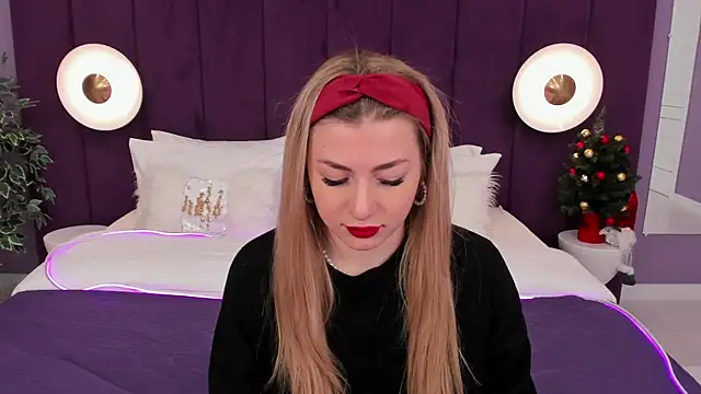 HelenaMorgan online show from 12/13/24, 06:59