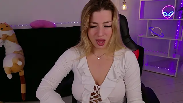 Snapshot of HelenaMorgan chatting on 09/16/25, 03:07 HelenaMorgan online show from 09/16/25, 03:07