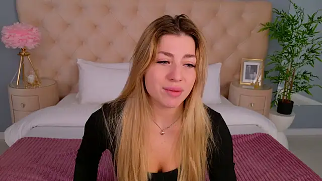 Snapshot of HelenaMorgan chatting on 09/24/25, 03:10 HelenaMorgan online show from 09/24/25, 03:10