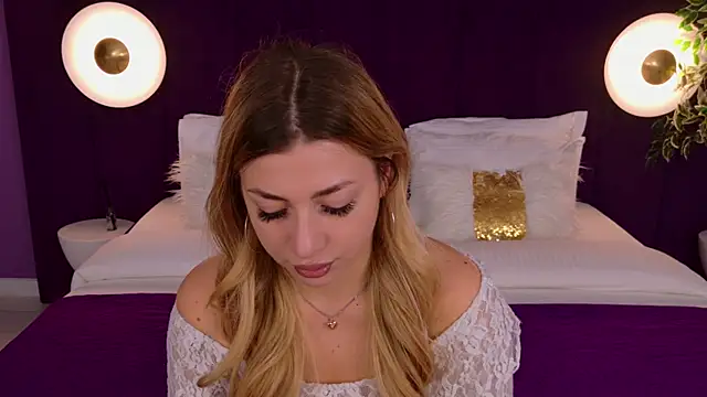 Snapshot of HelenaMorgan chatting on 09/26/25, 03:10 HelenaMorgan online show from 09/26/25, 03:10