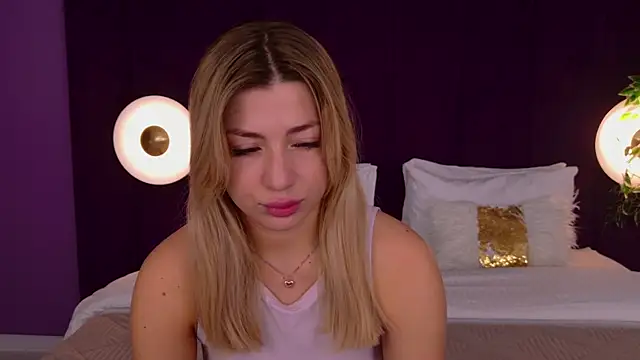 Snapshot of HelenaMorgan chatting on 10/09/25, 03:04 HelenaMorgan online show from 10/09/25, 03:04