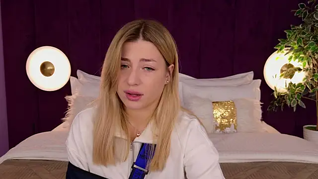 Snapshot of HelenaMorgan chatting on 10/10/25, 03:05 HelenaMorgan online show from 10/10/25, 03:05