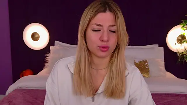 Snapshot of HelenaMorgan chatting on 10/21/25, 03:07 HelenaMorgan online show from 10/21/25, 03:07