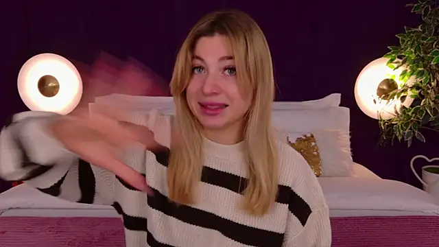 Snapshot of HelenaMorgan chatting on 10/22/25, 03:07 HelenaMorgan online show from 10/22/25, 03:07