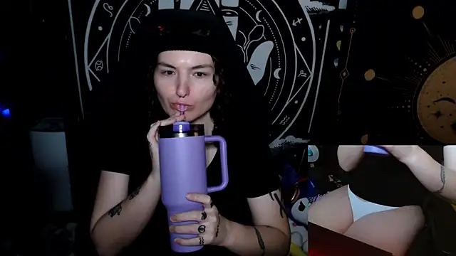 BrandiWRLD 999 online show from 10/01/25, 09:10