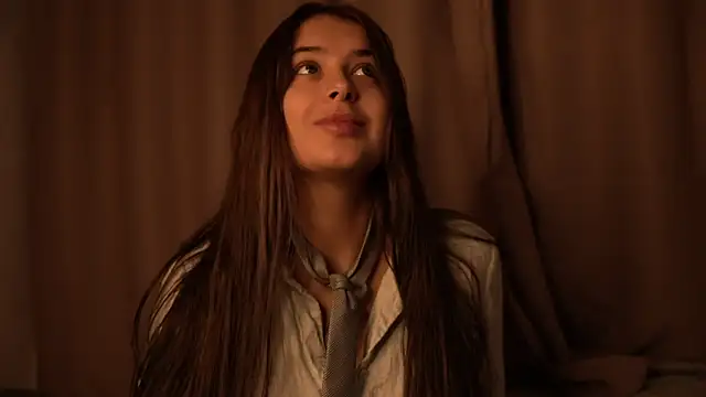 Snapshot of elisa_moon chatting on 10/11/25, 04:49 elisa moon online show from 10/11/25, 04:49