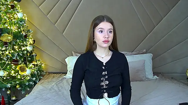 MilanaBalmain online show from 12/15/24, 04:18