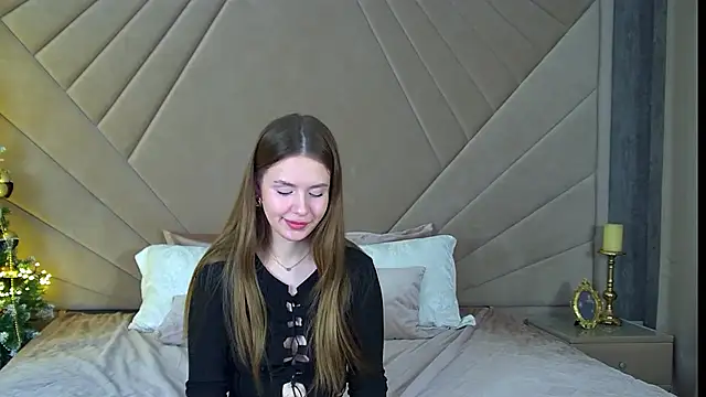 MilanaBalmain online show from 12/15/24, 01:54