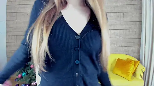 MilanaBalmain online show from 12/17/24, 10:34