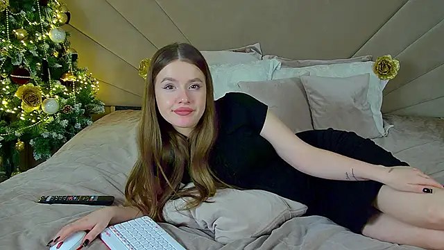 MilanaBalmain online show from 12/24/24, 01:50
