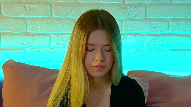 MilanaBalmain online show from 06/08/26, 04:24
