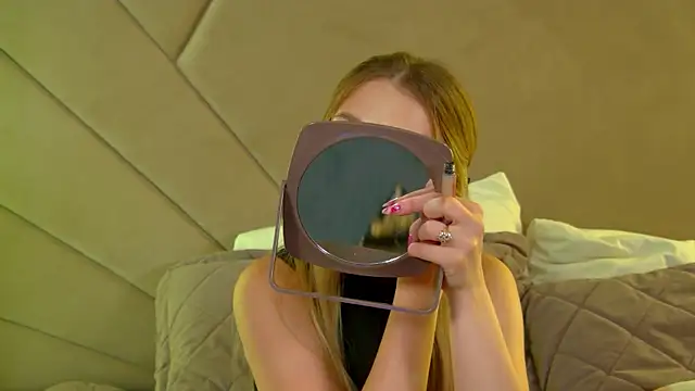 MilanaBalmain online show from 07/15/26, 04:23