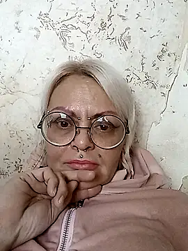 Snapshot of Gardener_of_Illusions chatting on 10/12/25, 04:50 Gardener of Illusions online show from 10/12/25, 04:50