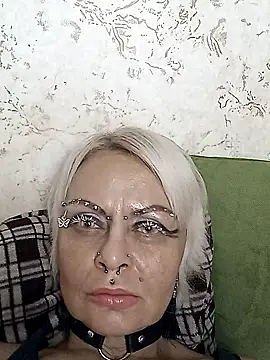 Snapshot of Gardener_of_Illusions chatting on 10/24/25, 04:36 Gardener of Illusions online show from 10/24/25, 04:36