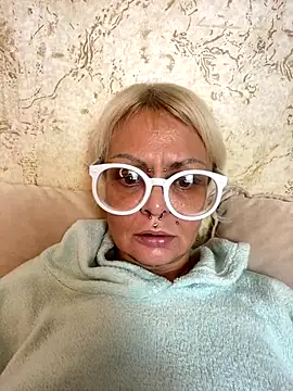 Snapshot of Gardener_of_Illusions chatting on 11/03/25, 03:52 Gardener of Illusions online show from 11/03/25, 03:52