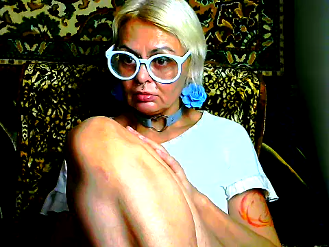 Snapshot of Gardener_of_Illusions chatting on 11/12/25, 01:00 Gardener of Illusions online show from 11/12/25, 01:00