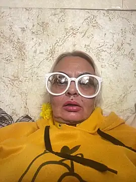 Snapshot of Gardener_of_Illusions chatting on 11/18/25, 03:34 Gardener of Illusions online show from 11/18/25, 03:34